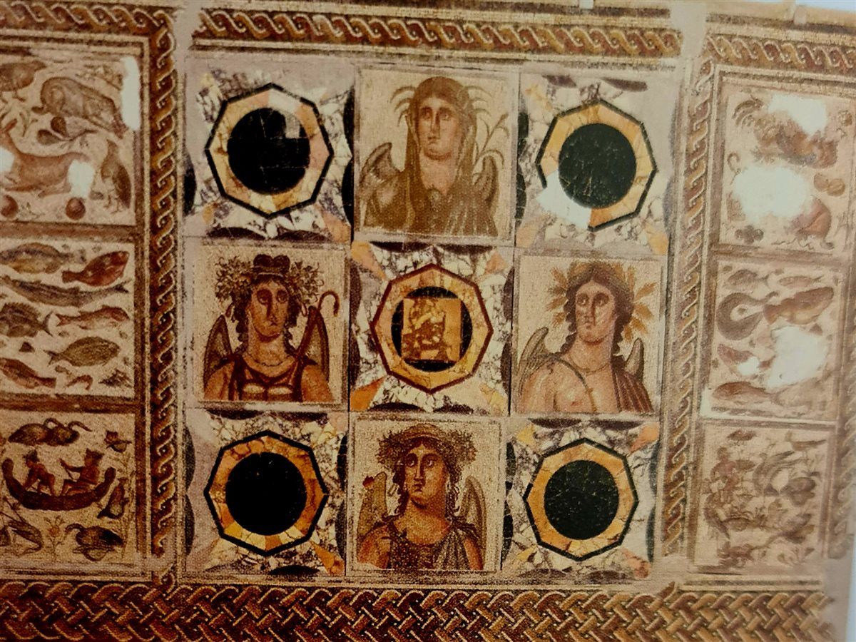 فسيفساء الفصول الأربعة 