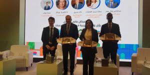 رئيس "التنمية الحضرية" يستعرض التجربة المصرية في تطوير المناطق غير الآمنة.. صور