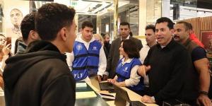 وزير الرياضة يتفقد ترويج اتحاد YLY لماراثون زايد الخيري