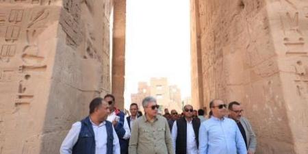 وزير السياحة والآثار يتفقد مشروعات الترميم بعدد من المواقع الأثرية بالأقصر