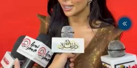 كارولين
عزمي
لـ
تحيا
مصر:
مبسوطة
اني
بشتغل
مع
امير
كرارة
ونفسي
أفرح
بيا