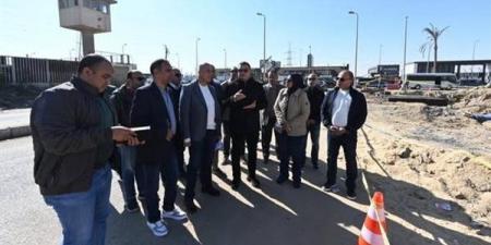 وزير
      الإسكان
      يتفقد
      تطوير
      الطرق
      والمحاور
      بالشيخ
      زايد