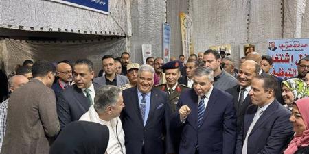 جامعة
برج
العرب
التكنولوجية
تشارك
في
ملتقى
التوظيف
للشباب
وخريجي
التعليم
الفني
بالإسكندرية