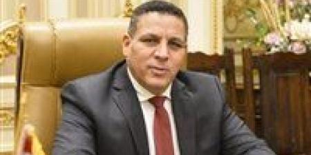 أحمد
      محسن:
      توجيه
      استثمارات
      بقيمة
      65.7
      مليار
      جنيه
      للصعيد
      بتوجيهات
      السيسي
      لتعزيز
      التنمية
      وتحسين
      مستوى
      المعيشة
      غير
      مسبوق