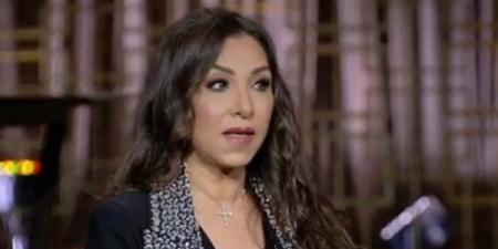 حفل
      توزيع
      جوائز
      مفيد
      فوزي
      وآمال
      العمدة