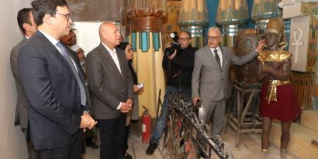 وزير
      الثقافة
      ومحافظ
      القاهرة
      يتفقدان
      متحف
      الشمع
      لوضع
      خطة
      عاجلة
      لتطويره
      وتهيئته
      لاستقبال
      الجمهور