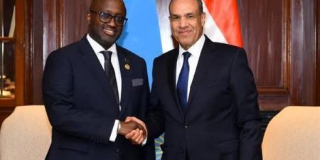 وزير
      الخارجية
      يلتقي
      نظيره
      الرواندي
      لبحث
      سبل
      تعزيز
      التعاون
      الثنائي