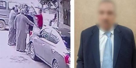 ضبط
      متهم
      ونجله
      لتعديهما
      على
      صاحب
      مطعم
      بسبب
      لافتة
      محل
      بالجيزة