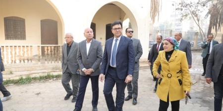 وزير
الثقافة
ومحافظ
القاهرة
يتفقدان
متحف
الشمع