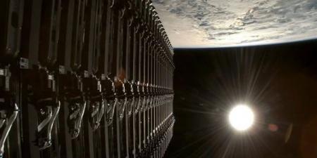 انفجار
يضر
قمر
ستارلينك
الفضائي
وإعادة
دخول
وشيكة
للأرض