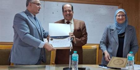 ألسن
      عين
      شمس
      تحتفي
      باليوم
      العالمي
      للغة
      العربية