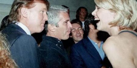 العدل
      الأمريكية:
      حذف
      الصور
      من
      ملفات
      إبستين
      "لا
      علاقة
      له
      بترامب"