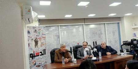 رشفة
      من
      الإبداع..
      "الدستور"
      تحتفي
      باقتناص
      شريف
      سعيد
      جائزة
      نجيب
      محفوظ
      ب"عسل
      السنيورة"