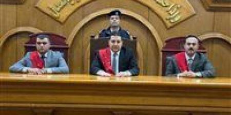 منعتها
      من
      الخروج..
      السجن
      15
      عاماً
      للمتهمة
      بقتل
      جدتها
      بالشرقية