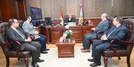 محافظ
      الغربية
      يستقبل
      الرئيس
      الجديد
      للمكتب
      القضائي
      لهيئة
      قضايا
      الدولة