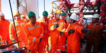 تفاصيل
      استثمارات
      إيني
      الجديدة
      وحفر
      أول
      بئر
      في
      خليج
      السويس
      وسيناء..
      صور