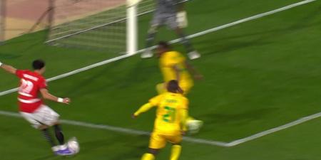 ياسر
إبراهيم:
أحب
اللعب
بجوار
حسام
عبد
المجيد
وهو
سريع
الاستيعاب