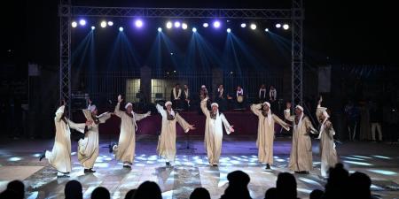 الأغاني
      الشعبية
      والعروض
      الفلكلورية
      تزين
      ساحة
      "أبو
      الحجاج"