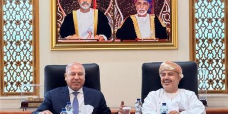 وزير
      الصناعة
      والنقل
      يعقد
      اجتماعًا
      هامًا
      نظيره
      العماني
      بحضور
      وفد
      من
      كبريات
      الشركات
      المصرية