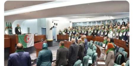 البرلمان
      الجزائري
      يصادق
      بالإجماع
      على
      قانون
      يُجرم
      الاستعمار
      الفرنسي