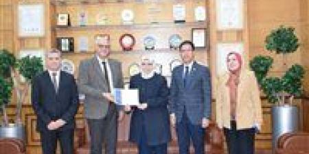 مجلس
      جامعة
      بنها
      يكرم
      الكليات
      الفائزة
      بمسابقة
      أفضل
      المواقع
      الإلكترونية