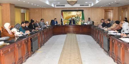 محافظ
      الفيوم
      يناقش
      مقترح
      أعمال
      الرصف
      بالخطة
      الاستثمارية
      متوسطة
      الأجل
      2027/2030