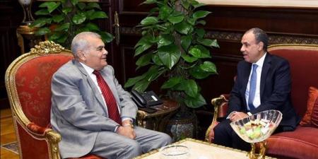 وزير
      الخارجية
      يلتقي
      رئيس
      مجلس
      الشيوخ