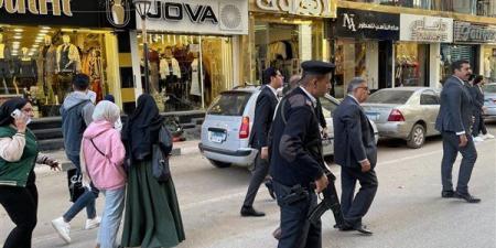 محافظ
      الدقهلية
      في
      جولة
      مفاجئة
      بمساكن
      الجلاء
      وشوارع
      المنصورة