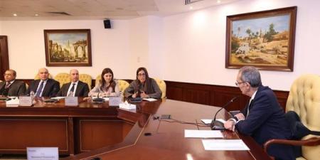 وزير
      الاتصالات
      يبحث
      مع
      غرفة
      التجارة
      الأمريكية
      تعزيز
      التعاون
      في
      التحول
      الرقمي