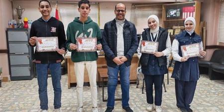 مدير
      تعليم
      فرشوط
      يكرّم
      الفائزين
      في
      مسابقة
      الطالب
      المثالي
      على
      مستوى
      قنا