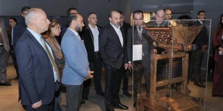 من
مطبعة
بولاق
إلى
كسوة
الكعبة..
النائب
العام
الفلسطيني
يتفقد
كنوز
مكتبة
الإسكندرية
التراثية