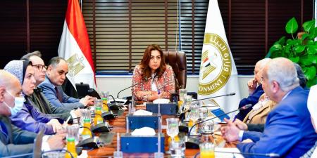 منال
      عوض
      تبحث
      أهم
      المخرجات
      الفنية
      للمشاركة
      المصرية
      بالمؤتمرات
      والاتفاقيات
      البيئية
      الأخيرة