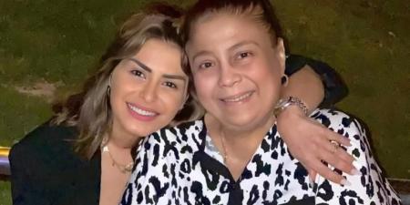 منة
      فضالي:
      أمي
      خط
      أحمر
      وهي
      كل
      حياتي
      ولا
      أثق
      في
      أحد