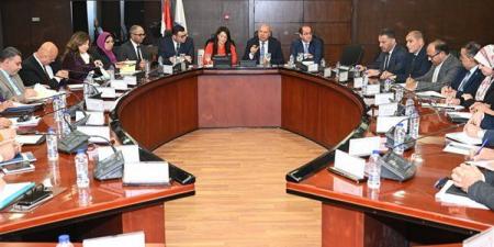 وزراء
      الصناعة
      والتخطيط
      والإسكان
      والمالية
      يبحثون
      تعزيز
      منظومة
      مرافق
      المناطق
      الصناعية
      في
      المحافظات