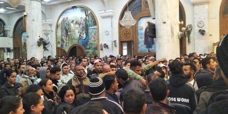 حاضنين
      النعش..
      جنازة
      مينا
      ضحية
      الهجرة
      غير
      الشرعية
      باليونان
      في
      المنيا