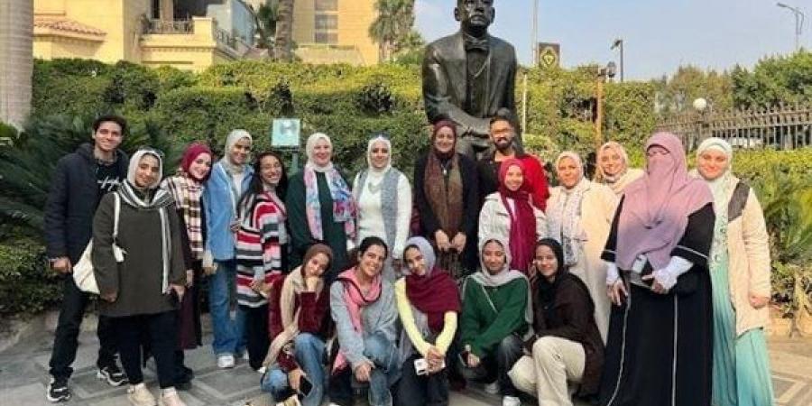 طلاب الفنون التطبيقية يزورون متحف أحمد شوقي
