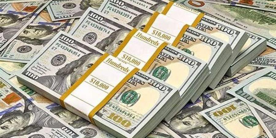 انخفاض سعر الدولار في منتصف تعاملات اليوم الاثنين