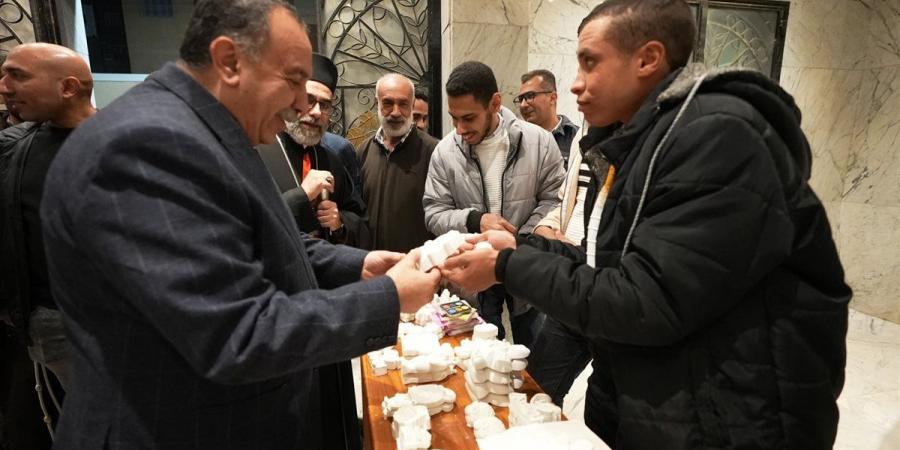 محافظ أسيوط يفتتح معرض منتجات جماعة الأرش ويشهد احتفال "ينابيع الحياة"