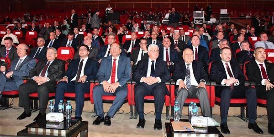 رئيس الجامعة المصرية للتعلم الإلكتروني يشارك في منتدى اتحاد رؤساء الجامعات الروسية