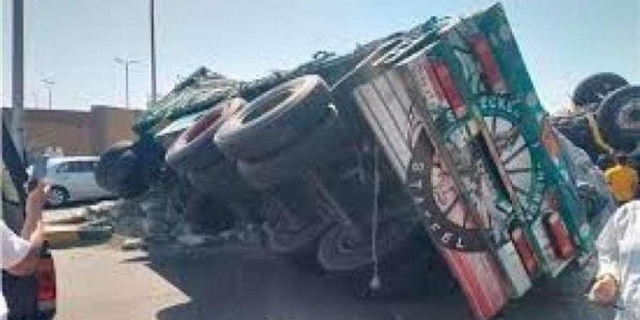 إصابة 5 أشخاص في حادث تصادم مروع بين سيارة ملاكي وتريلا بالإسماعيلية