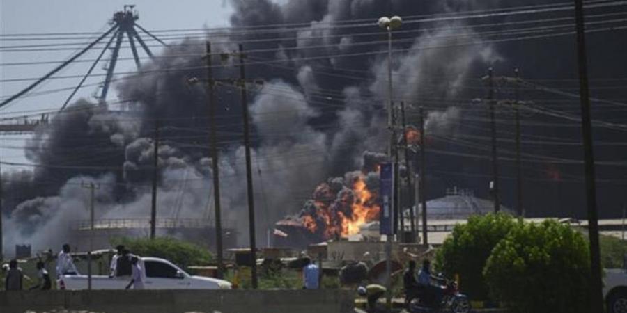 بعد
      دمار
      الدعم
      السريع..
      العيادات
      الجولة
      طوق
      إنقاذ
      أخير
      لإنقاذ
      الفاشر