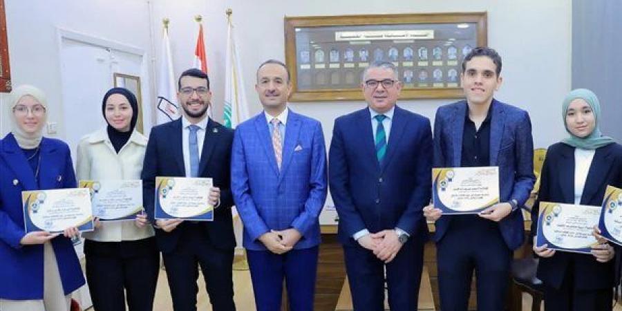 عميد
      تجارة
      عين
      شمس
      يتوّج
      أبطال
      مبادرة
      "Tegara
      Talent"