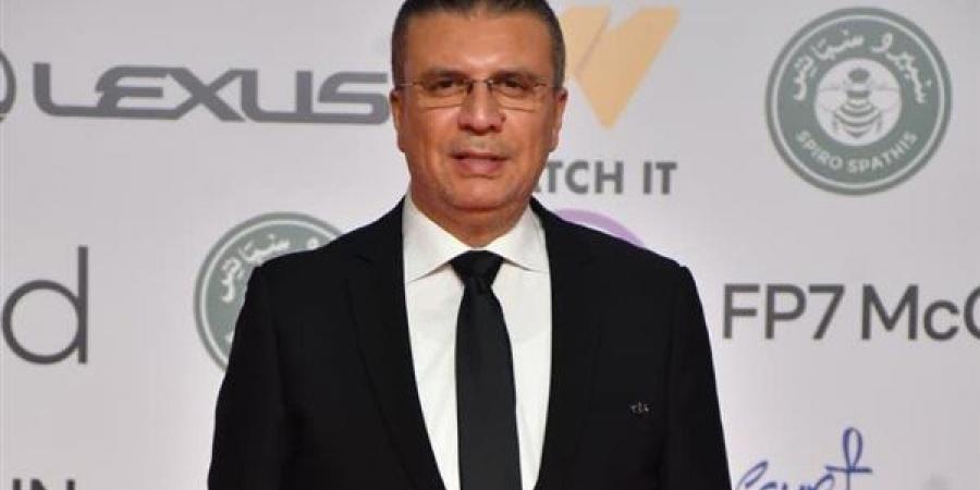 عمرو
      الليثي:
      الشباب
      بين
      ضغط
      الواقع
      وزيف
      السوشيال
      ميديا