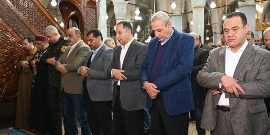 محافظ
      الغربية
      يؤدي
      صلاة
      الجمعة
      بمسجد
      البدوي