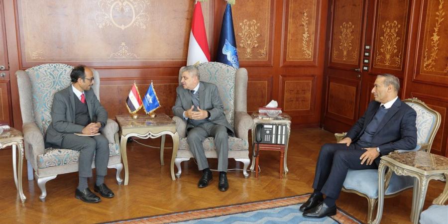 الفريق
      أسامة
      ربيع:
      معدلات
      الملاحة
      بالقناة
      تشهد
      تحسنا
      كبيرا
      في
      الآونة
      الأخيرة