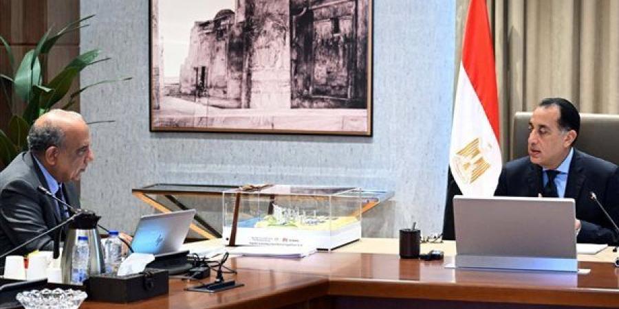 رئيس
      الوزراء
      يتابع
      الموقف
      التنفيذي
      لمشروعات
      الطاقة
      المتجددة