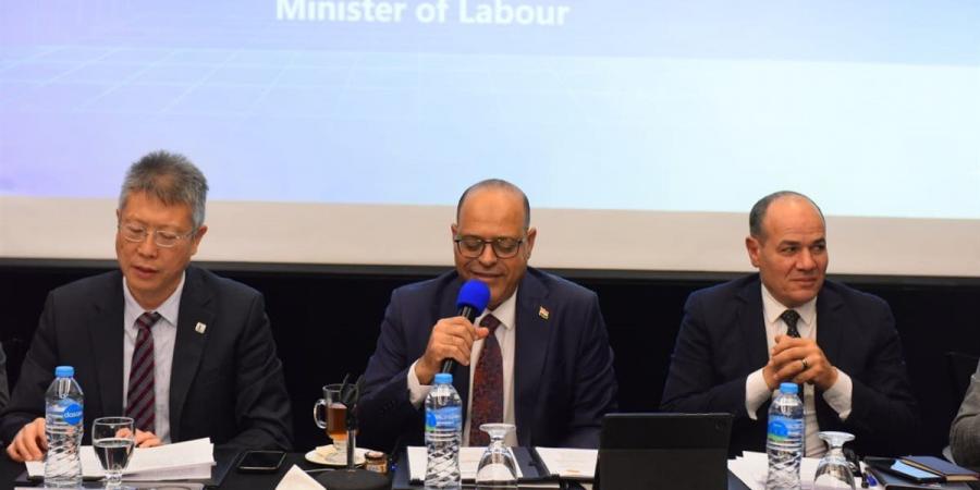 وزير
      العمل
      يفتتح
      ندوة
      حول
      القانون
      الجديد
      بالتعاون
      مع
      الغرفة
      التجارية
      الصينية