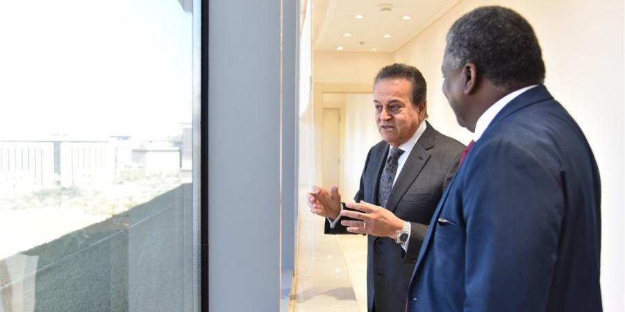 وزير
      الصحة
      يلتقي
      نظيره
      بدولة
      جامبيا
      لبحث
      سبل
      التعاون
      بالقطاع
      الصحي
      والمستحضرات
      الدوائية