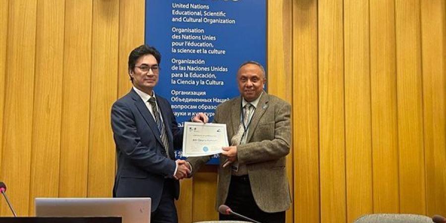 تكريم
      دولي
      رفيع
      لعمرو
      حمودة
      في
      اليونسكو