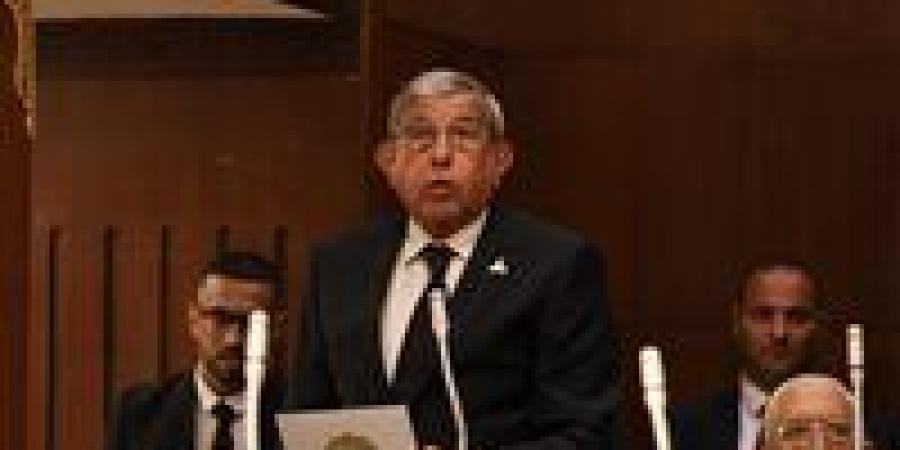 علاء
      عبد
      النبي
      يطالب
      بإنهاء
      احتكار
      الحكومة
      لقطاع
      الكهرباء
      بإدخال
      القطاع
      الخاص